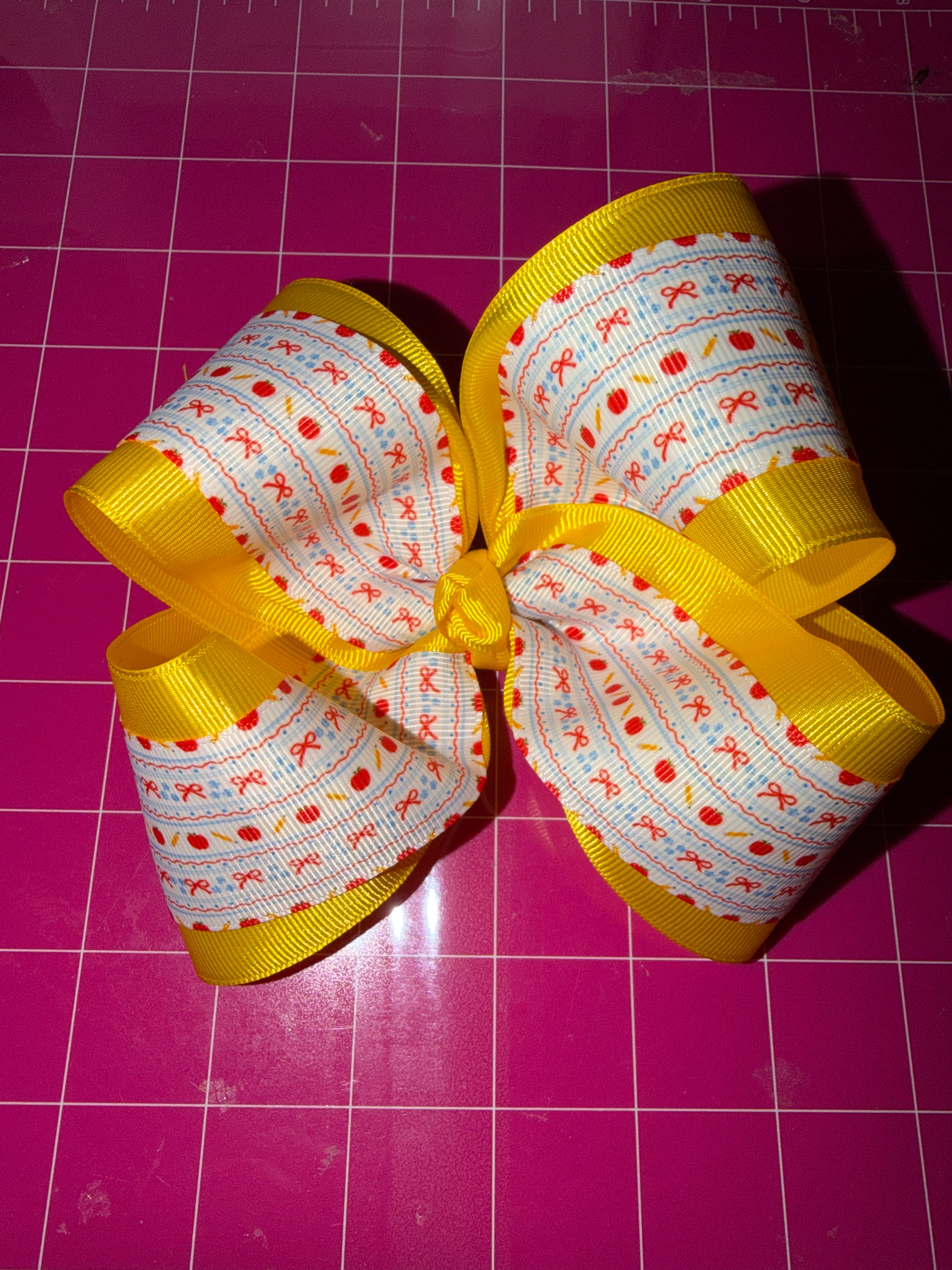 Pencil/Apple Hairbow